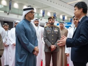 منصور بن زايد يزور مؤتمر ومعرض التكنولوجيا لمنظمة الجمارك العالمية