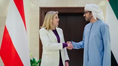عبدالله بن زايد يستقبل الوزيرة الاتحادية للشؤون الأوروبية والدولية في النمسا