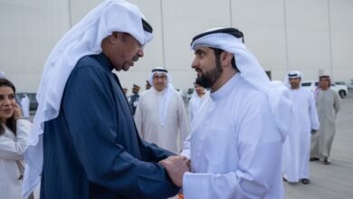 أحمد بن محمد يودّع وزير الدفاع الكويتي لدى مغادرته الدولة