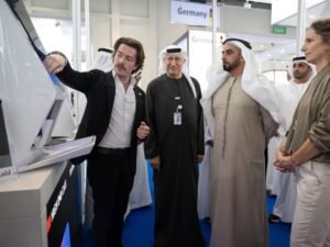 سيف بن زايد يزور "إيدك دبي 2026"