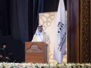 سلطان بن أحمد القاسمي يشهد حفل تخريج طلبة الدراسات العليا بجامعة الشارقة