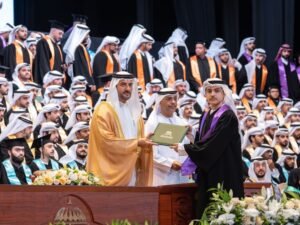 سلطان بن أحمد القاسمي يشهد حفل تخريج طلاب درجة البكالوريوس بجامعة الشارقة