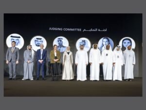 منصور بن محمد يكرّم الفائزين بـ"جائزة الاحتراف والتميز الأمني"