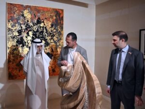 نهيان بن مبارك يفتتح معرض "القوة الصامتة" في أبوظبي
