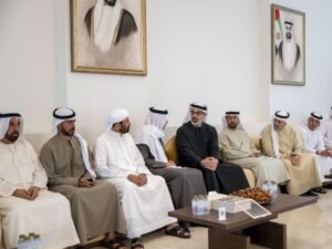 خالد بن محمد بن زايد يقدم واجب العزاء في وفاة حمد بن راشد بن حمد الهاجري