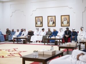 ذياب بن محمد بن زايد يقدِّم واجب العزاء في وفاة علي سالم البيض