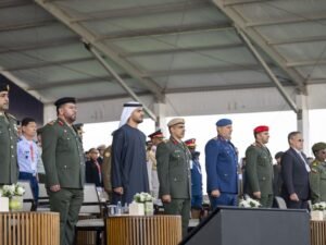 زايد بن محمد بن زايد يشهد جانباً من العروض الجوية الحية ضمن فعاليات معرضَي "يومكس" و"سيمتكس"