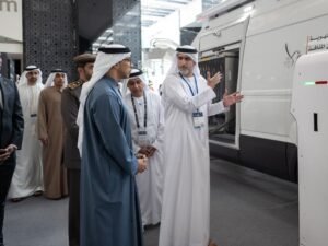 منصور بن زايد يزور مؤتمر ومعرض التكنولوجيا لمنظمة الجمارك العالمية