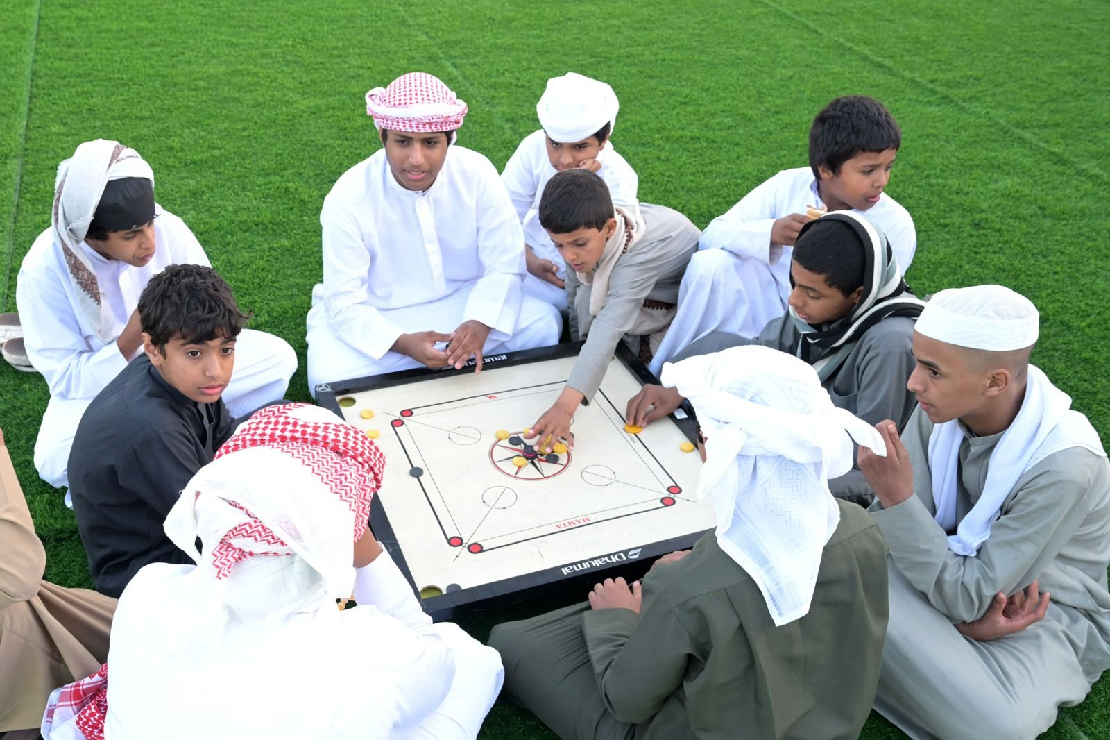 الألعاب الشعبية تعيد ذكريات الطفولة وتنعش التراث في مهرجان الظفرة 1 الألعاب الشعبية