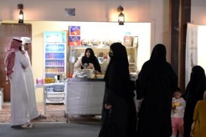 «سوق الظفرة التراثي».. بين عراقة الماضي وإبداع الحاضر 4 «سوق الظفرة التراثي».. بين عراقة الماضي وإبداع الحاضر