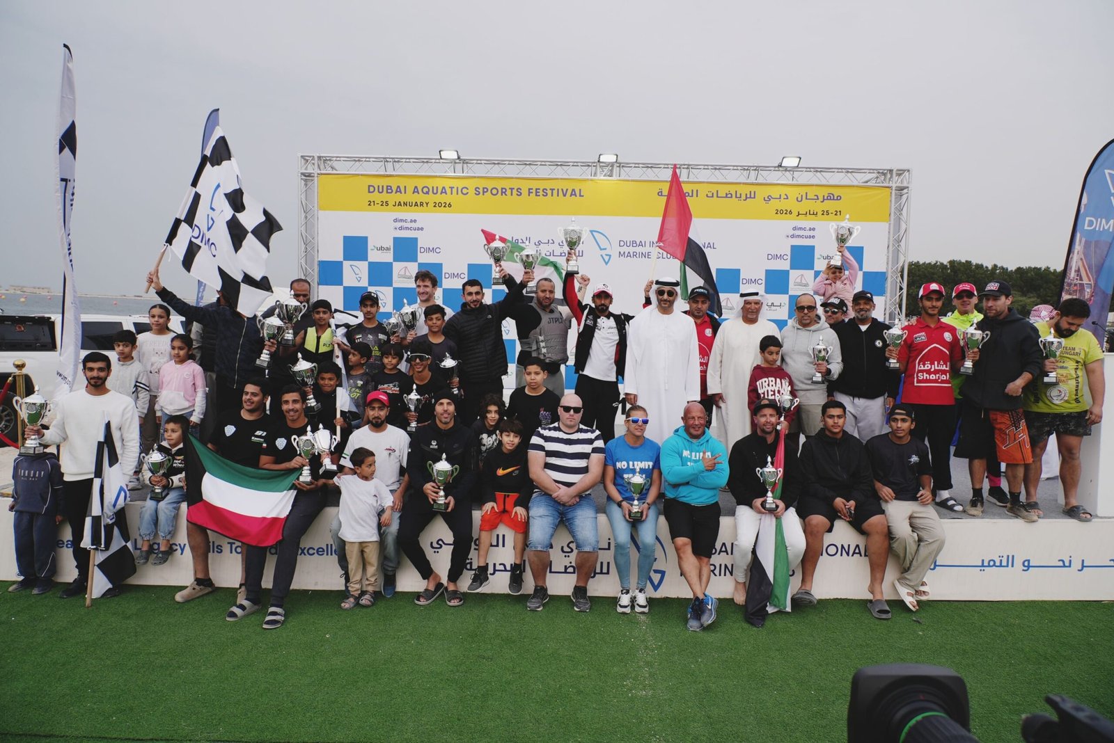 لاعبو الإمارات يسيطرون على صدارة سباق دبي للدراجات المائية 1 لاعبو الإمارات