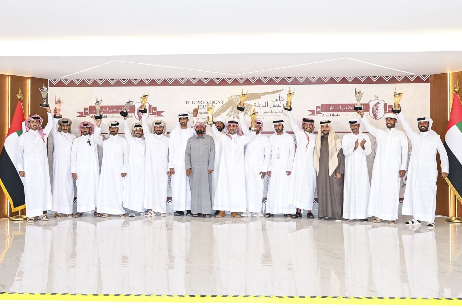النسخة الـ13 من كأس رئيس الدولة للصيد بالصقور تواصل منافساتها 1 النسخة الـ13 من كأس رئيس الدولة للصيد بالصقور تواصل منافساتها