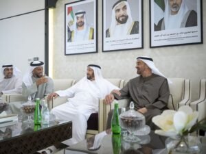 رئيس الدولة يزور محمد بن بطي آل حامد