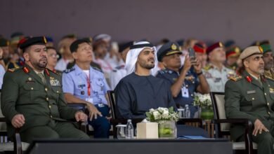 زايد بن محمد بن زايد يشهد جانباً من العروض الجوية الحية ضمن فعاليات معرضَي "يومكس" و"سيمتكس"