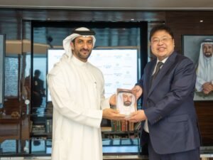 سلطان بن أحمد القاسمي يشهد توقيع مذكرة تفاهم بين "الشارقة لتقنيات الاتصال" وداتاكانفاس إنترناشيونال وأيه آي كارافان