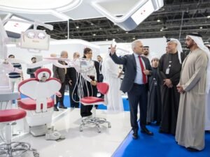 سيف بن زايد يزور "إيدك دبي 2026"