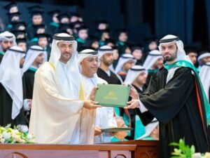 سلطان بن أحمد القاسمي يشهد حفل تخريج طلبة الدراسات العليا بجامعة الشارقة