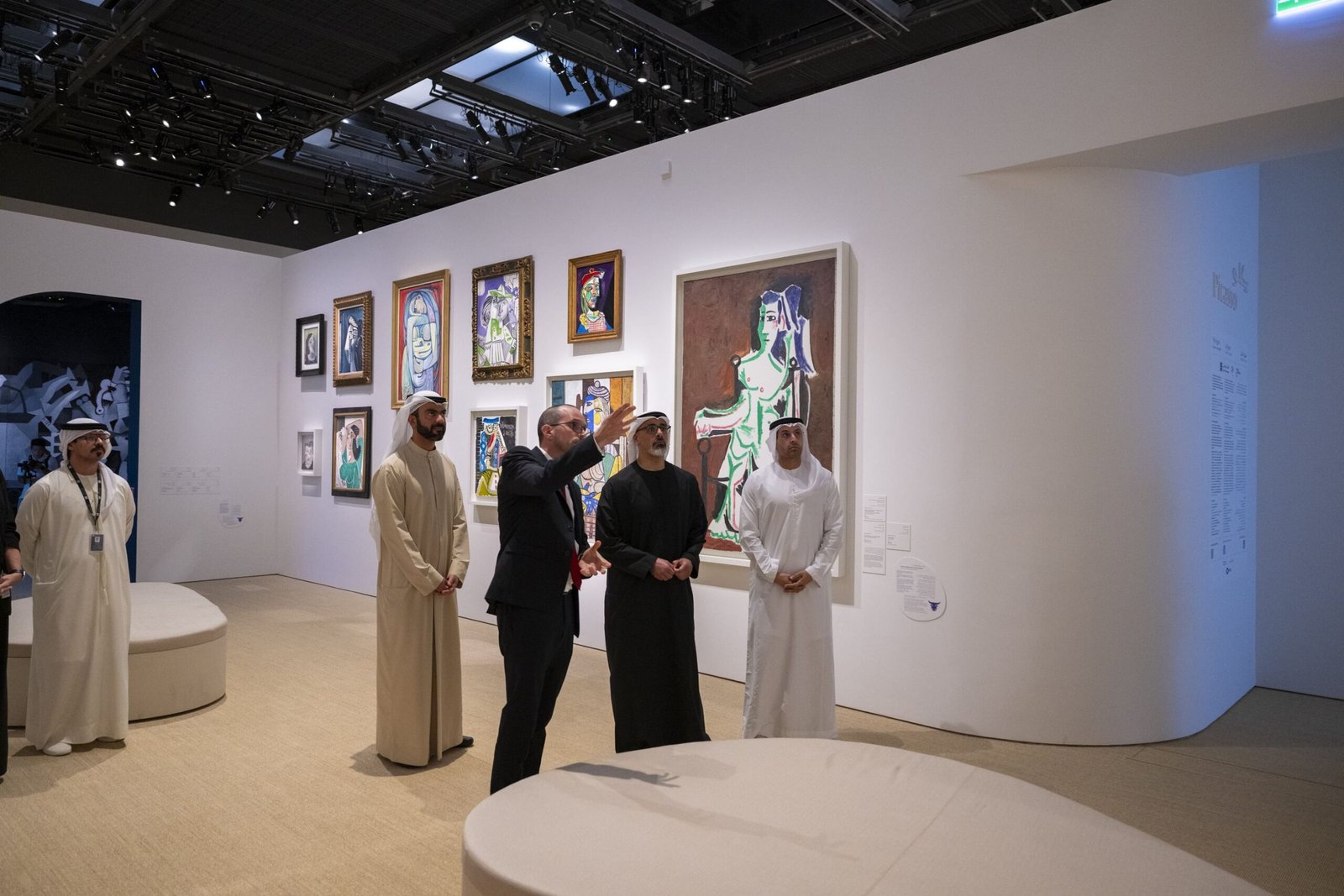 خالد بن محمد بن زايد يزور المعارض الفنية الموسمية في متحف اللوفر أبوظبي 1 خالد بن محمد بن زايد يزور المعارض الفنية الموسمية في متحف اللوفر أبوظبي