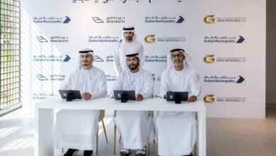 حمدان بن محمد يشهد توقيع اتفاقية بين بلدية دبي و"الشركة العامة للإنشاءات" و"بن غاطي العقارية" بخصوص مبادرة "حوي دبي"