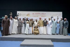 منافسات قوية في مزاينة الصقور بمهرجان الظفرة