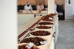 منافسة قوية ومشاركة واسعة في مزاينة التمور بمهرجان الظفرة