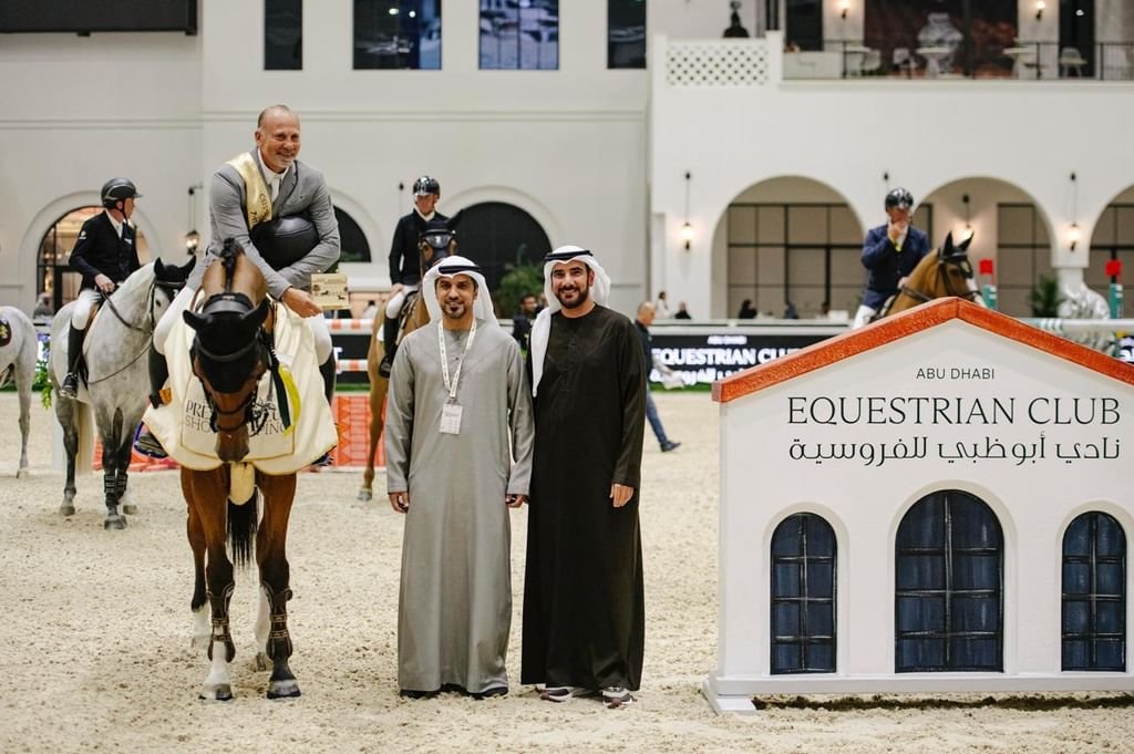 السوري شادي غريب يتصدر المنافسة الافتتاحية في كأس رئيس الدولة لقفز الحواجز 1 السوري شادي غريب يتصدر المنافسة الافتتاحية في كأس رئيس الدولة لقفز الحواجز