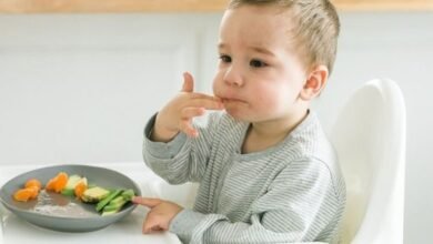 من عمر 6 أشهر.. ماذا يأكل طفلك؟