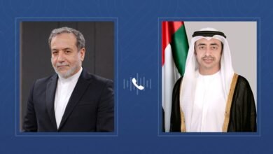 عبدالله بن زايد ووزير خارجية إيران يبحثان هاتفيا العلاقات الثنائية بين البلدين