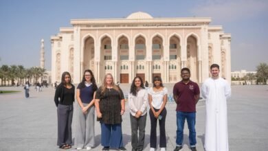 رحلة علمية تجمع خبراء "هيئة البيئة" وطلبة "أمريكية الشارقة" على متن "جيوَن"