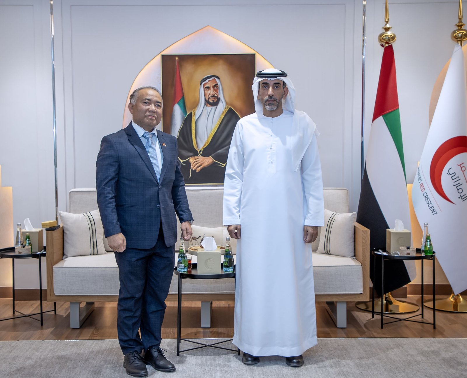 هيئة الهلال الأحمر الإماراتي تبحث تعزيز الشراكة الإنسانية مع كمبوديا 1 هيئة الهلال الأحمر الإماراتي تبحث تعزيز الشراكة الإنسانية مع كمبوديا