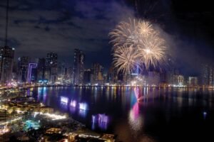 الشارقة تستقبل العام الجديد بعروض مبهرة
