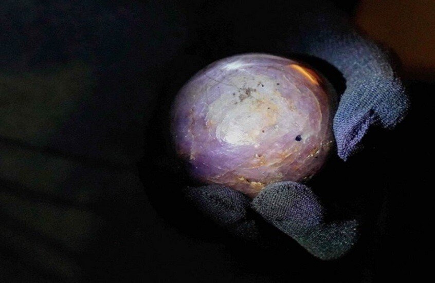 بـ 400 مليون دولار.. سريلانكا تكشف عن أكبر ياقوتة في العالم 1 سريلانكا