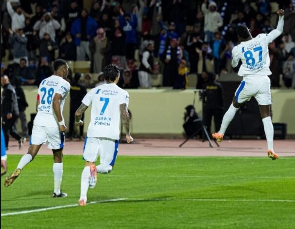 الهلال يحافظ على صدارة الدوري السعودي بتجاوز نيوم
