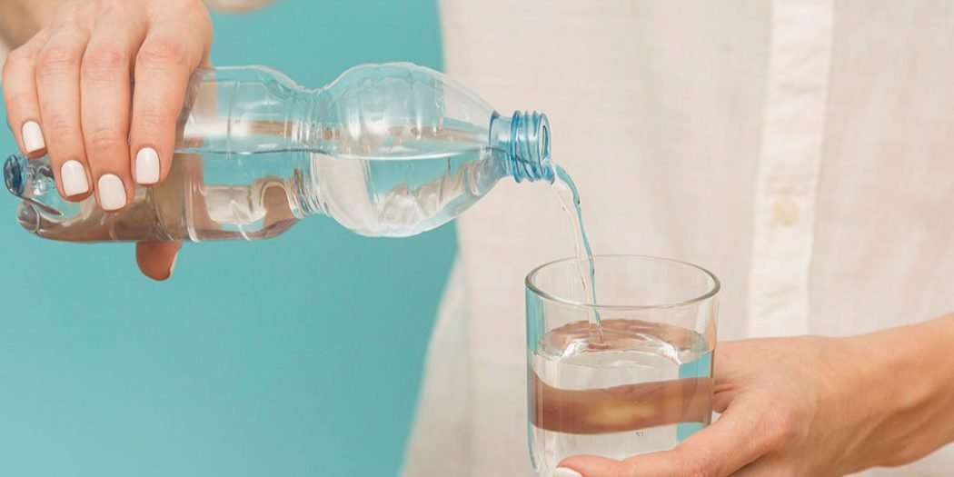 لماذا يجب شرب الماء فور الاستيقاظ من النوم؟ 1 لماذا يجب شرب الماء فور الاستيقاظ من النوم؟