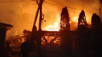 مقتل 24 شخصا في هجوم على خيرسون.. وروسيا تفك شيفرة مسيرات استهدفت مقر إقامة بوتين