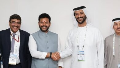 ابن طوق يبحث مع وزير الطيران المدني الهندي تعزيز التعاون الثنائي