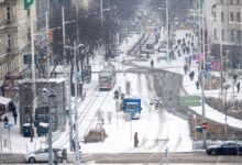 العواصف تعطل النقل وتحرم مئات الآلاف من الكهرباء شمال أوروبا