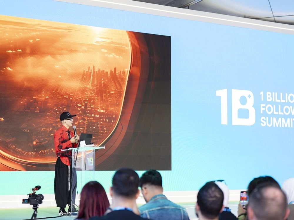 قمة المليار متابع.. كريس دو يحدد 3 مبادئ ذهبية لبناء هوية متميزة لصانع المحتوى 1 قمة المليار متابع.. كريس دو يحدد 3 مبادئ ذهبية لبناء هوية متميزة لصانع المحتوى