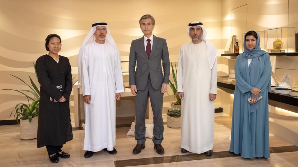وفد ياباني يبحث مع الهلال الأحمر مجالات التعاون الإنساني 1 وفد ياباني يبحث مع الهلال الأحمر مجالات التعاون الإنساني