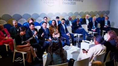 حكومة الإمارات تستعرض في "دافوس" تجارب تصفير البيروقراطية وتطوير الخدمات