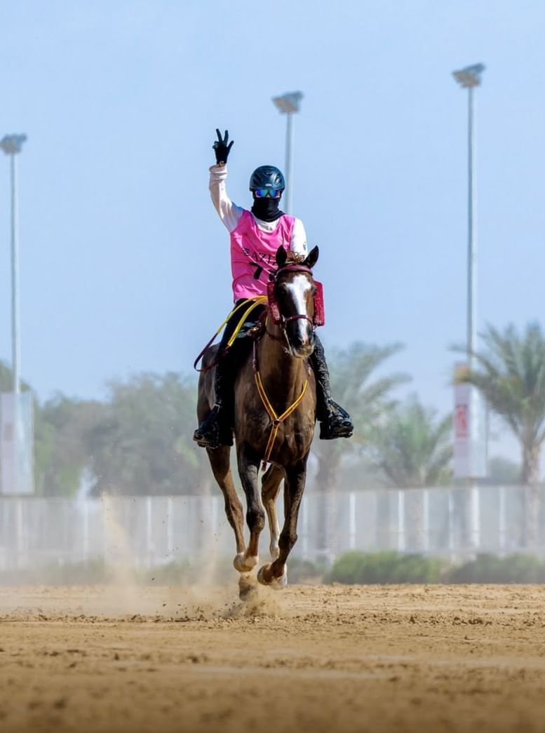 الفارسة ميلينا منديز تحرز كأس السيدات في مهرجان محمد بن راشد آل مكتوم للقدرة 1 الفارسة ميلينا منديز تحرز كأس السيدات في مهرجان محمد بن راشد آل مكتوم للقدرة