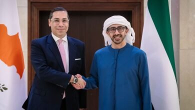 عبدالله بن زايد يستقبل وزير خارجية قبرص ويوقعان مذكرة تفاهم لإقامة شراكة استراتيجية شاملة في مجال الطاقة