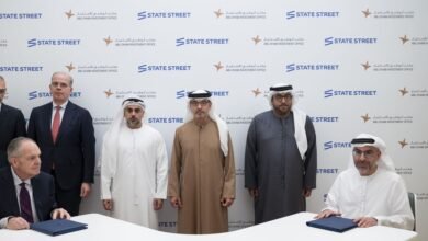 هزاع بن زايد يشهد توقيع اتفاقية بين مكتب أبوظبي للاستثمار و"ستيت ستريت" لإنشاء مركز عمليات جديد للشركة في منطقة العين