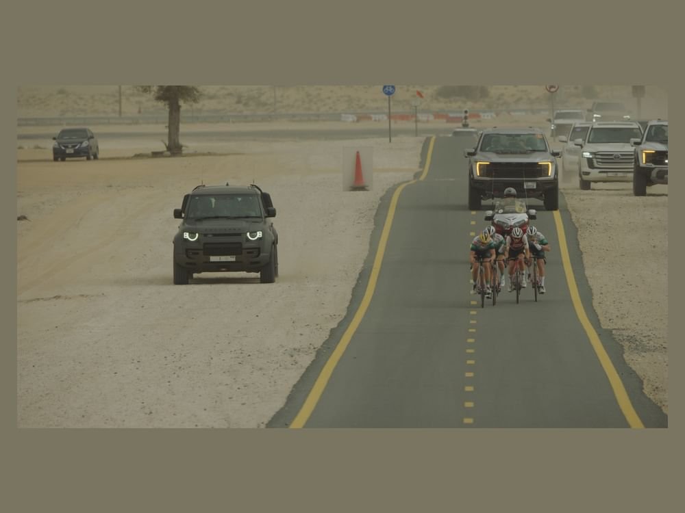 محمد بن راشد يشهد جانبا من سباق السيدات ضمن منافسات بطولة السلم للدراجات الهوائية 1 محمد بن راشد يشهد جانبا من سباق السيدات ضمن منافسات بطولة السلم للدراجات الهوائية