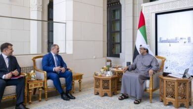 منصور بن زايد يستقبل المبعوث الخاص لرئيس جمهورية بيلاروسيا إلى الشرق الأوسط