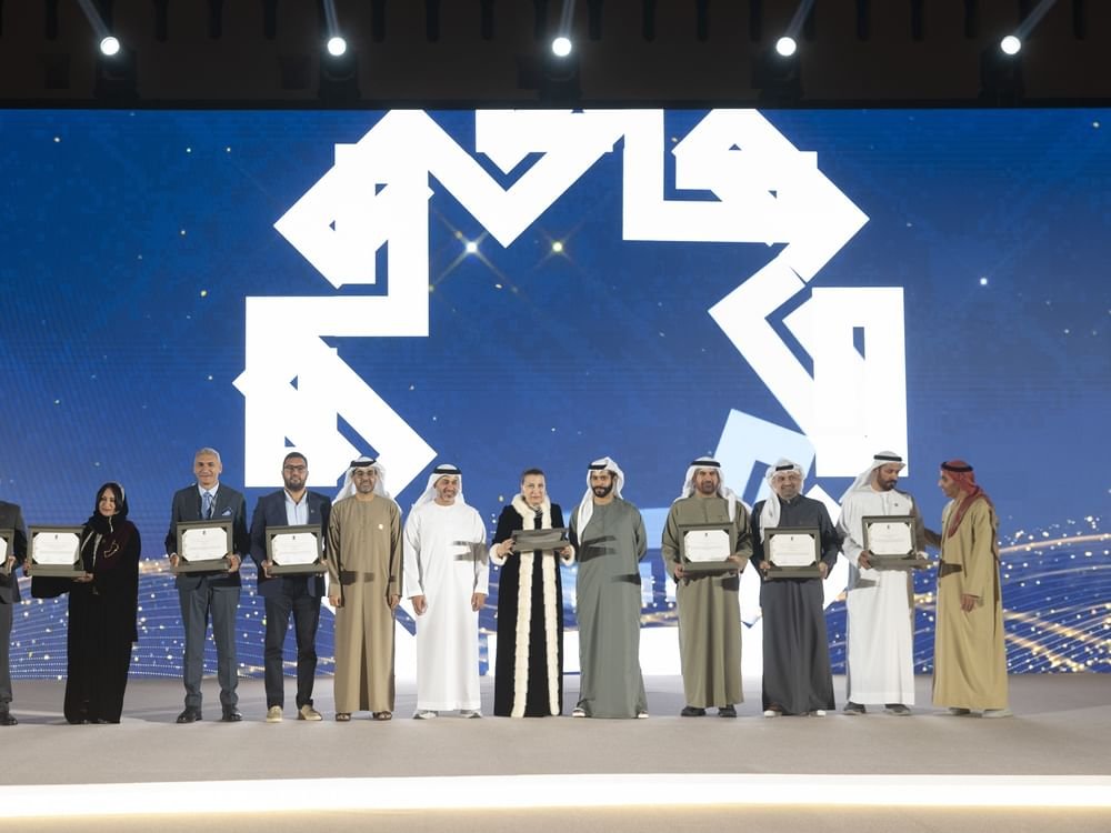 تحت رعاية حمدان بن زايد.. هزاع بن حمدان بن زايد يكرم الفائزين بجائزة "سرد الذهب" 2025 1 تحت رعاية حمدان بن زايد.. هزاع بن حمدان بن زايد يكرم الفائزين بجائزة "سرد الذهب" 2025