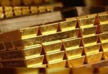 انخفاض أسعار المعادن النفيسة تأثرا بارتفاع العملة الأمريكية وجني الأرباح