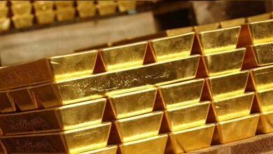 انخفاض أسعار المعادن النفيسة تأثرا بارتفاع العملة الأمريكية وجني الأرباح