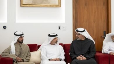 خالد بن محمد بن زايد يقدم واجب العزاء في وفاة فاطمة محمد المنصوري