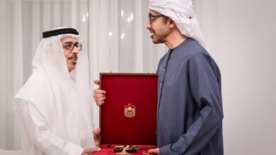 رئيس الدولة يمنح محمد سلطان السويدي وسام زايد الثاني من الطبقة الأولى